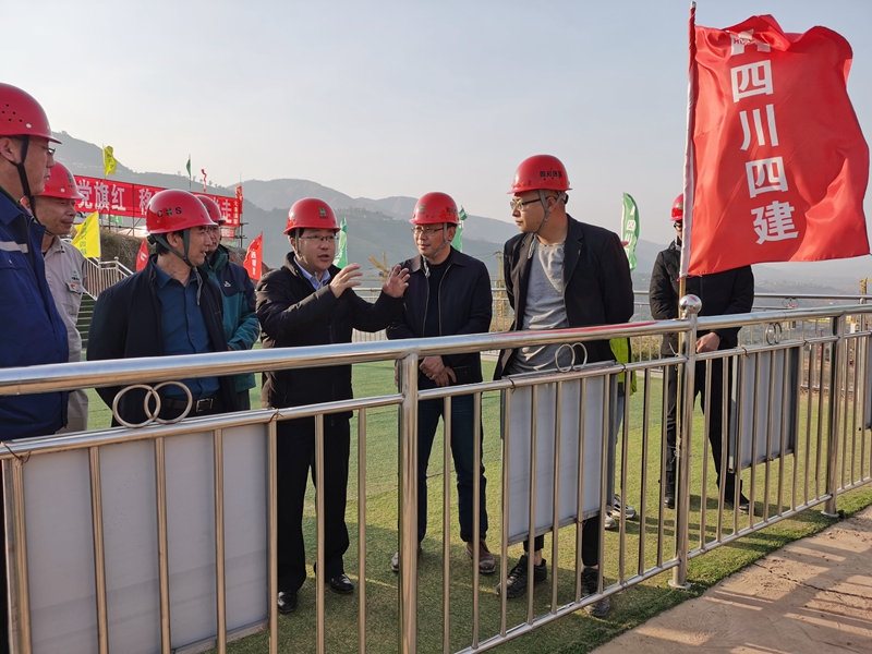 武勇深入四公司白鶴灘移民安置系列工程宣貫集團(tuán)第三次黨代會(huì)精神并開展2021年“送溫暖”活動(dòng) (2)_副本 武勇深入四公司白鶴灘移民安置系列工程宣貫集團(tuán)第三次黨代會(huì)精神并開展2021年“送溫暖”活動(dòng) (2)_副本